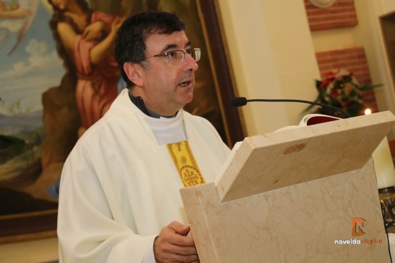 Misa en directo desde Novelda con el párroco Francisco Rayos