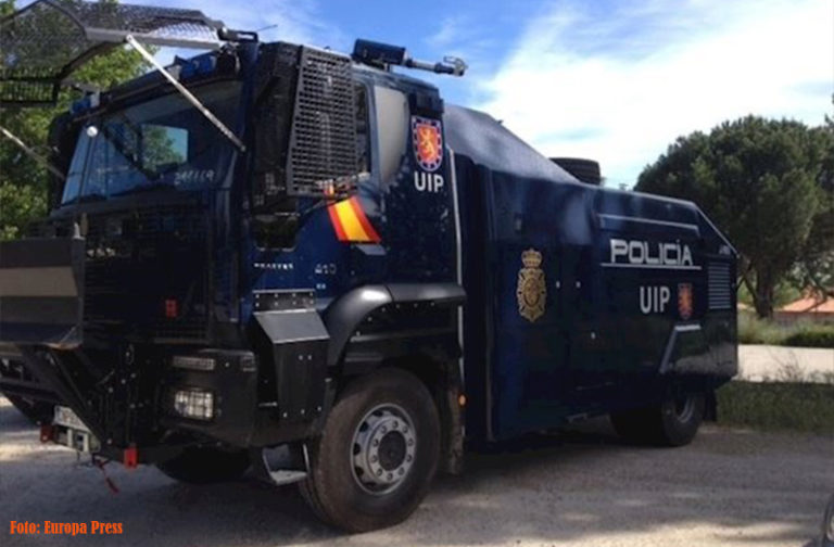 La Policía Nacional comparte su experiencia en la adaptación de camiones lanza agua para la lucha contra el COVID-19