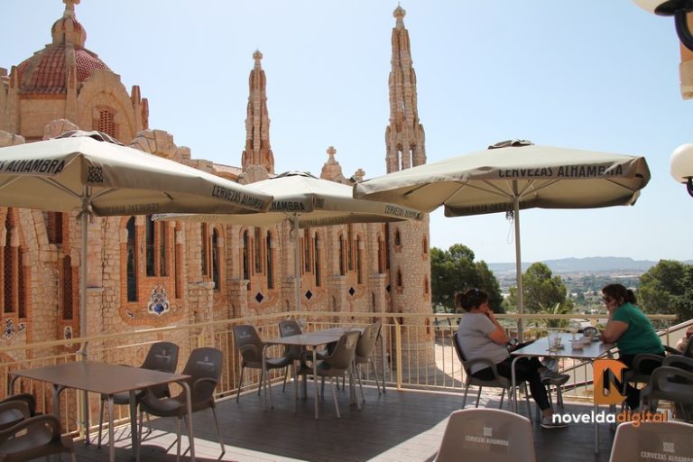 El Ecoalbergue & Restaurante La Mola vuelve a abrir su terraza