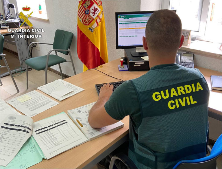 La Guardia Civil de Novelda detiene en Cullera a una persona que alquilaba viviendas de forma fraudulenta