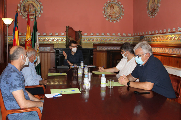 El alcalde se reúne con los representantes de los sectores productivos