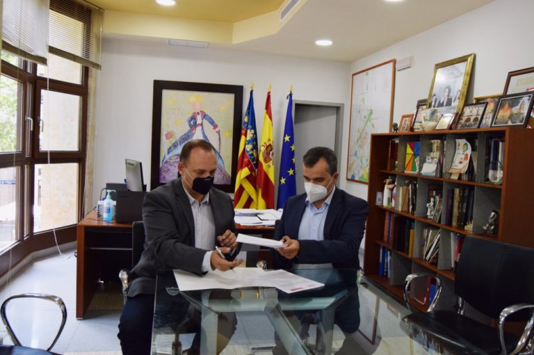 Aspe es el primer ayuntamiento en firmar el protocolo con la Generalitat para la cesión del derecho del tanteo y retracto