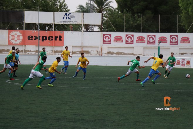 Buena imagen de los jugadores verdiblancos ante su afición en el primer partido de pretemporada en La Magdalena