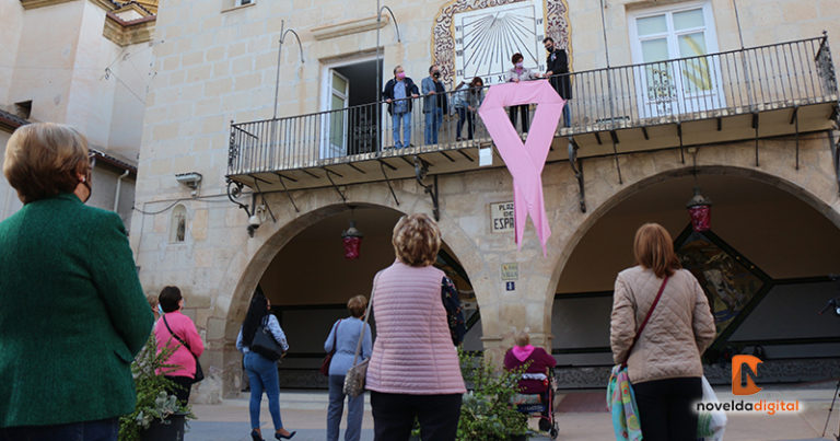 ANOC visibiliza el Día Mundial contra el Cáncer de Mama con un lazo rosa gigante