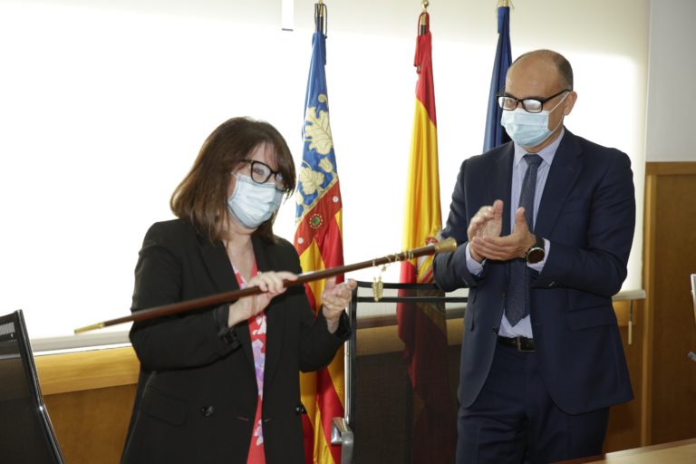 Amparo Navarro toma posesión como rectora de la Universidad de Alicante