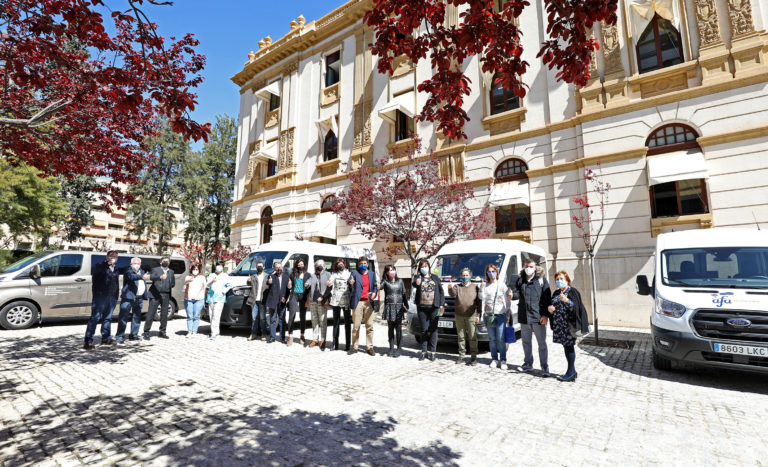 La Diputación destina 90.000 € a la adquisición de cuatro vehículos adaptados para asociaciones de Alzheimer de la provincia