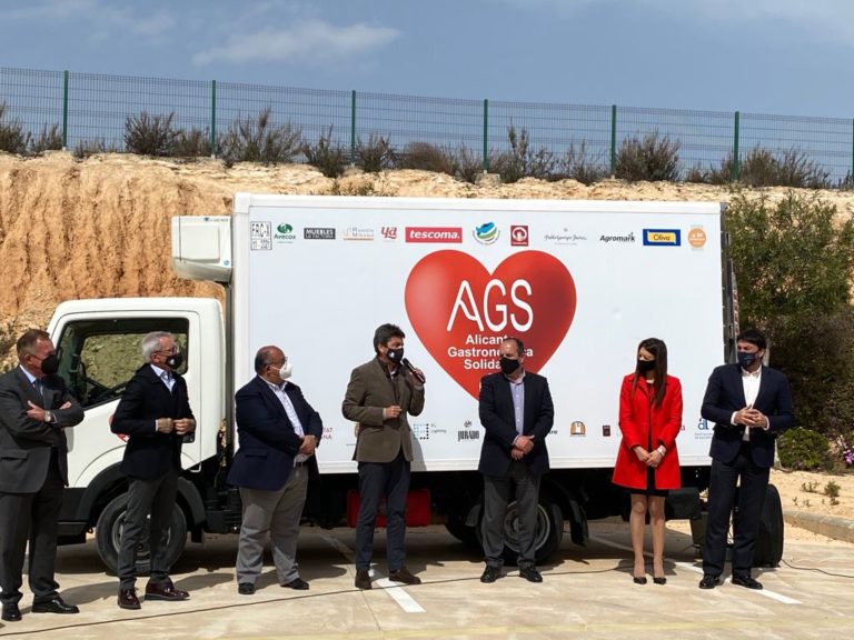 Alicante Gastronómica Solidaria (donde participa Carmencita) incorpora un nuevo camión isotermo para el reparto de menús solidarios