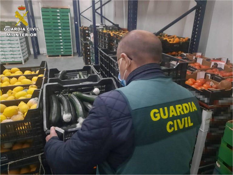 La Guardia Civil retira más de veinte toneladas de alimento fraudulento
