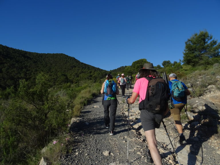 El Club Novelder de Muntanyisme disfruta de una ruta de subida a La Vella