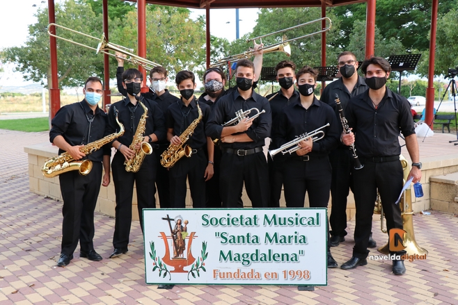 La Sociedad Musical Santa María Magdalena pone en pie a los espectadores