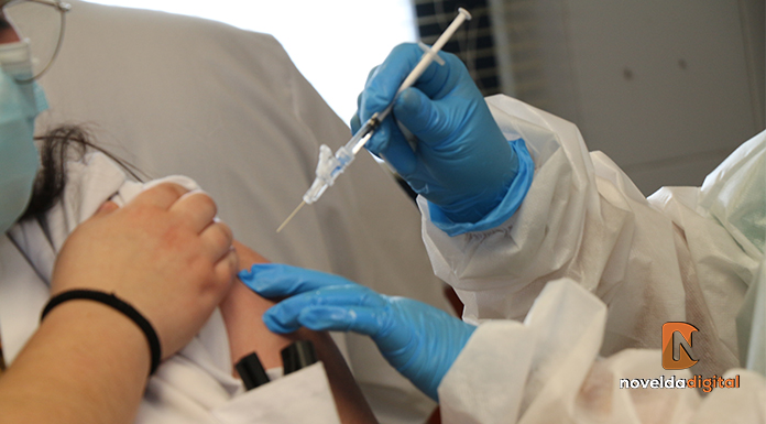 Novelda cumple un mes vacunando a más de 2.000 personas cada semana