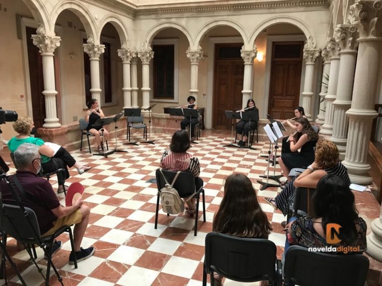 El Gómez Tortosa acoge el primer concierto con público en el patio de columnas