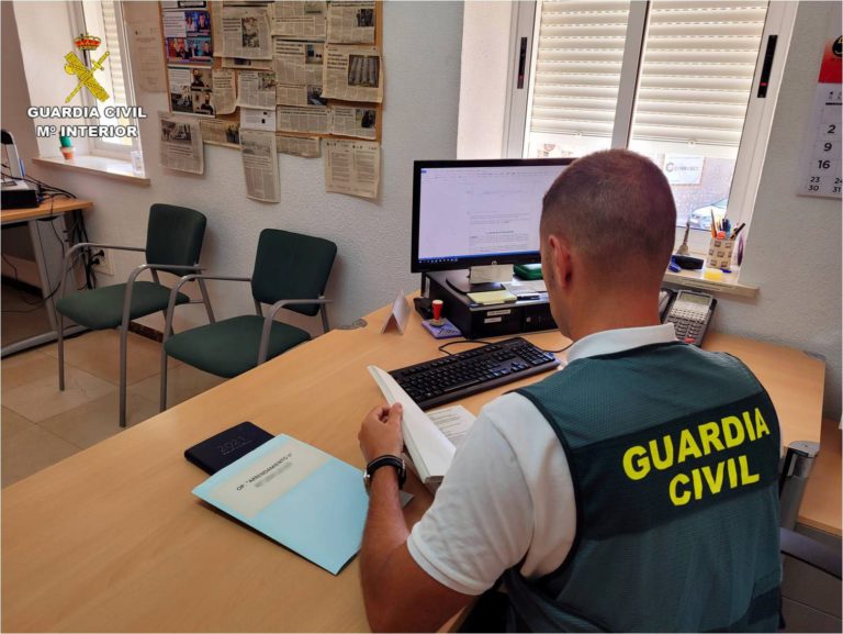 La Guardia Civil de Alicante detiene en Cullera (Valencia), por segundo año consecutivo, a un hombre que alquilaba viviendas de forma fraudulenta