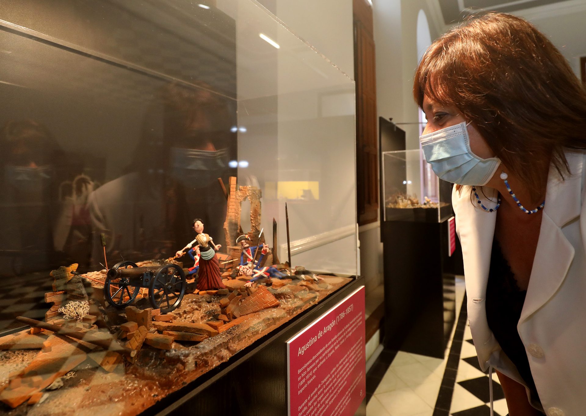 La Diputación recorre la trayectoria de destacadas mujeres de la historia con una exposición de figuras de plastilina