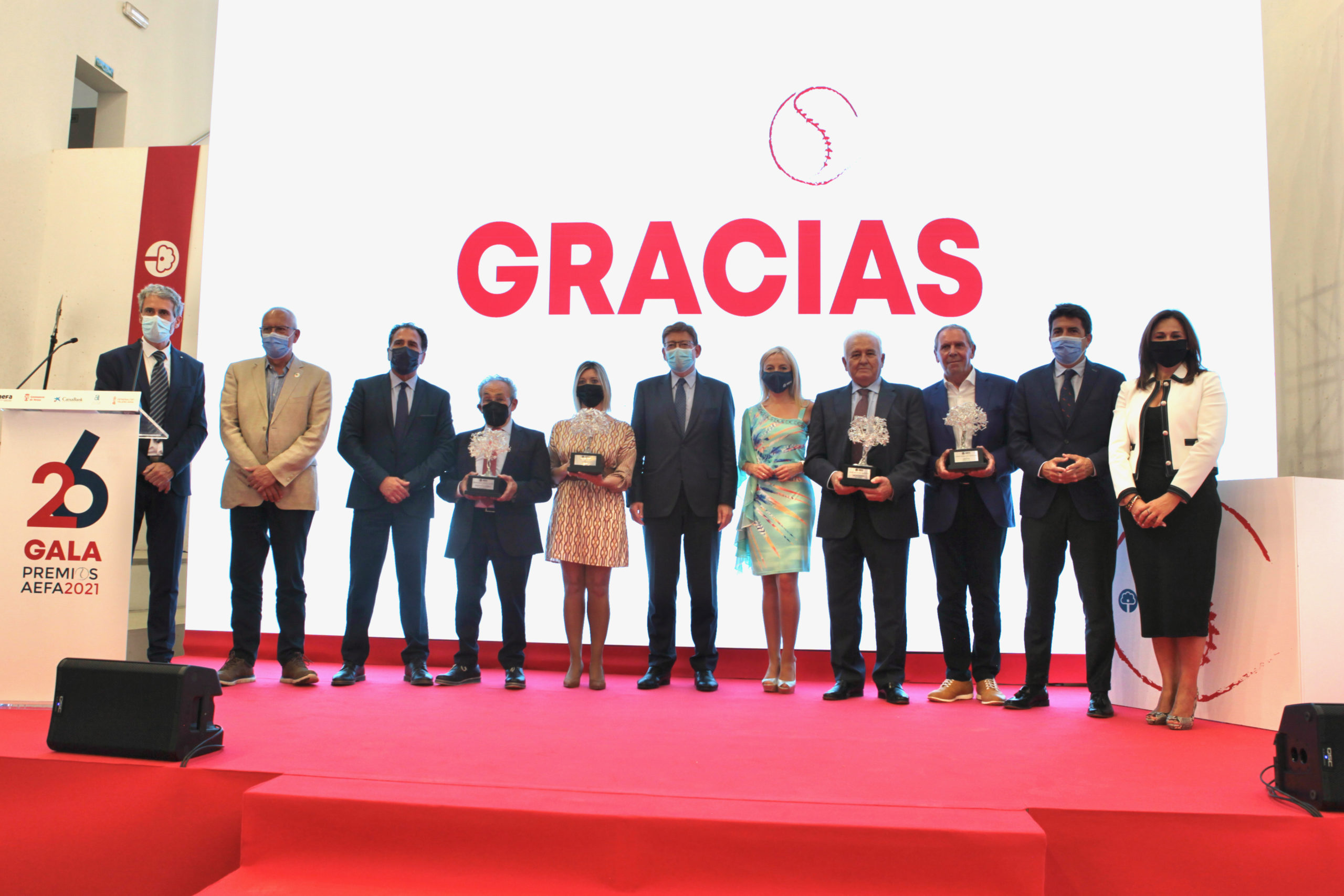 AEFA reconoce la trayectoria de Domti, Rolser y Grupo Marjal en la celebración de los ‘XXVI Premios AEFA’. Ximo Puig entregó el premio Generalitat Valenciana