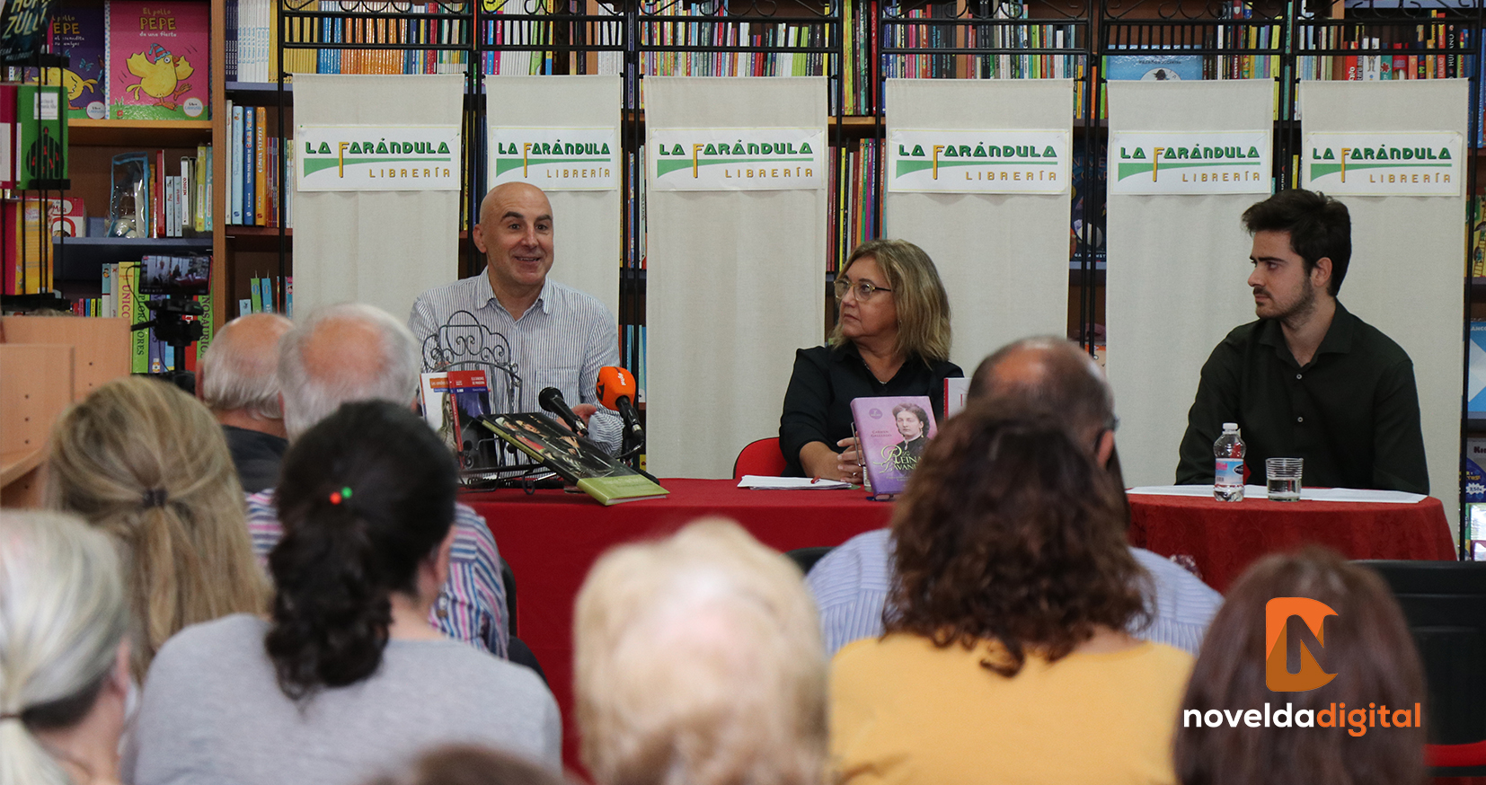 Excelente encuentro literario «Afinidades electivas» en la librería La Farándula con Silvestre Vilaplana y Carmen Gallardo