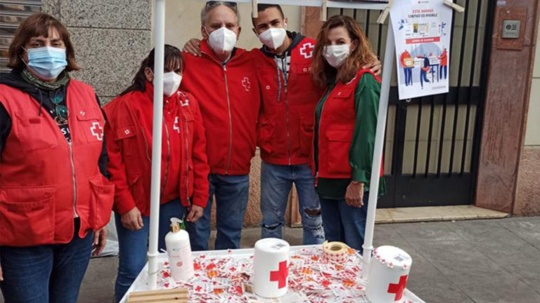 Cruz Roja puso su mesa petitoria en el mercado