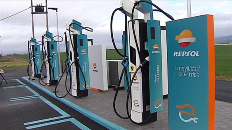 Más de 1.000 gasolineras deberán ofrecer servicios  de recarga para vehículos eléctricos