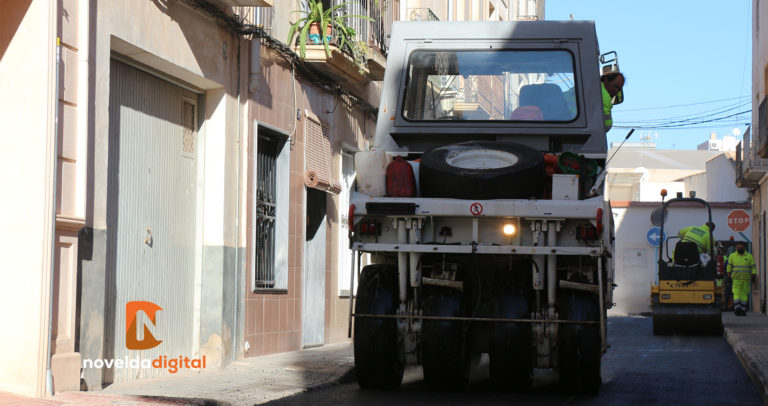 Comienzan los trabajos de asfaltado en diferentes calles del casco urbano de Novelda