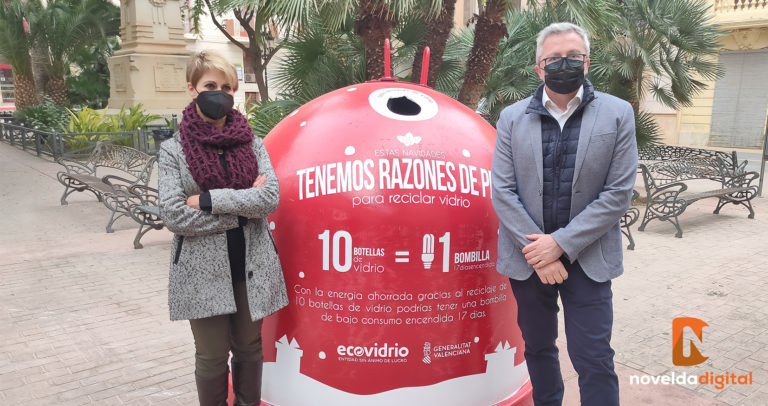 Campaña navideña de reciclaje de vidrio en Novelda