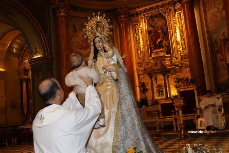 La Iglesia de San Pedro acogerá el próximo 2 de febrero la celebración del día de la Virgen de la Candelaria, en la que muchos noveldenses le presentarán a sus hijos