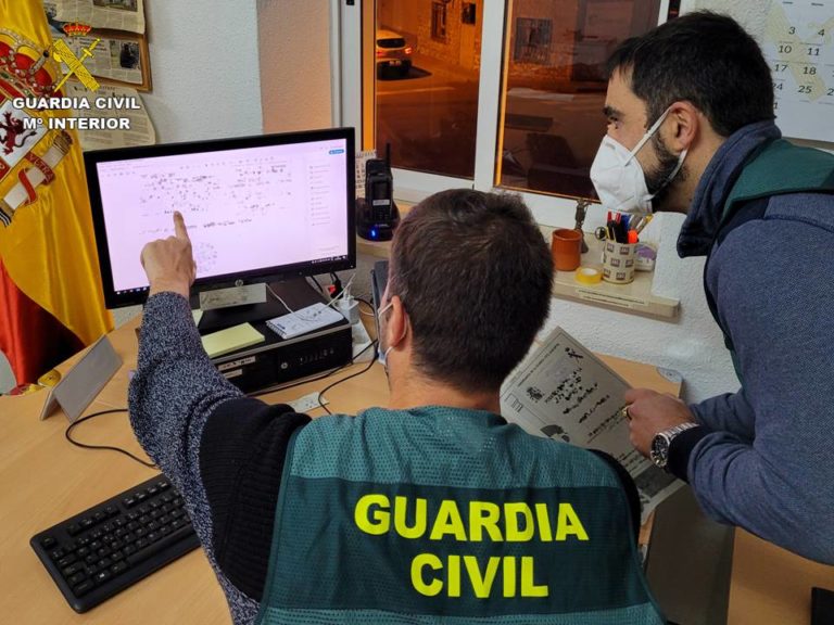 La Guardia Civil detiene a un hombre por estafar 18.000 euros a una empresa de azafrán haciéndose pasar por una mercantil de Novelda