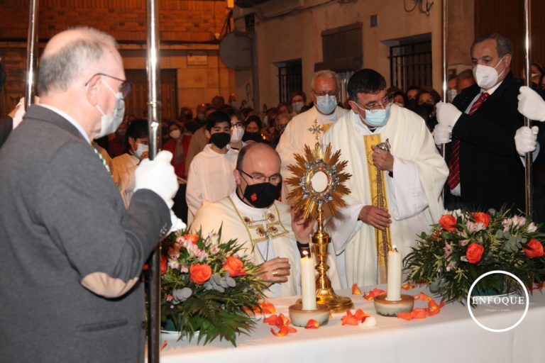 La procesión de las «40 horas» fue presidida por el obispo José Ignacio Munilla