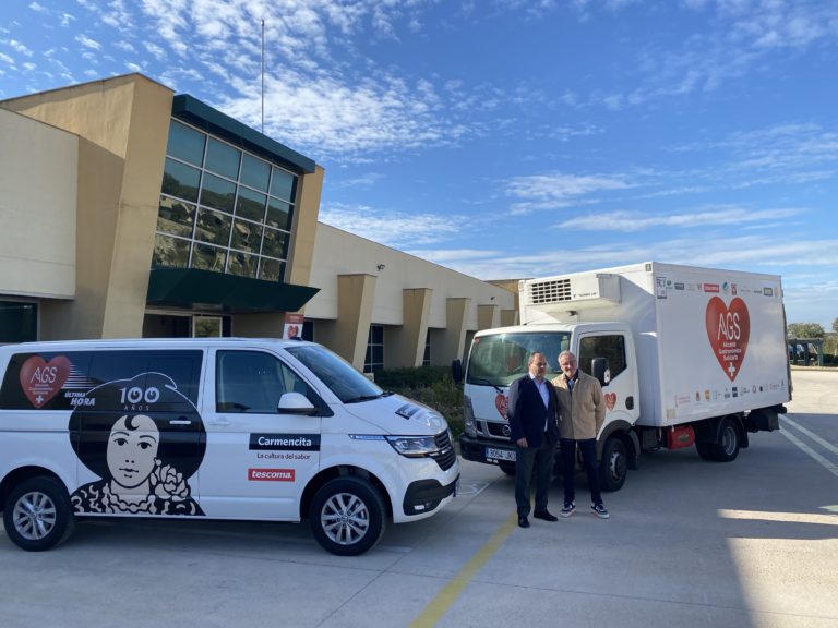 Carmencita dona a Alicante Gastronómica Solidaria una nueva furgoneta para mejorar y ampliar el reparto directo de menús solidarios a personas sin hogar en Alicante