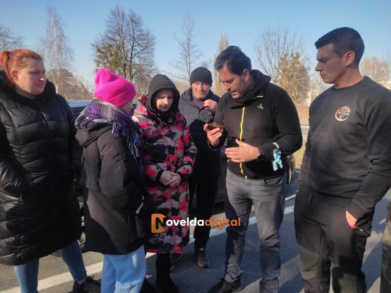 En el convoy donde viaja Novelda Digital, una familia de ucranianas ya está de camino a España con la ayuda de «Star Spain»