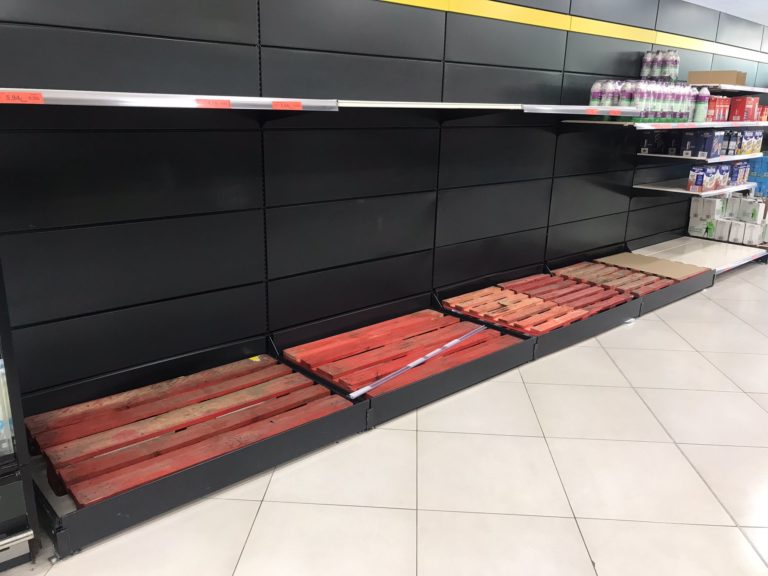 En Novelda ya faltan productos en los supermercados