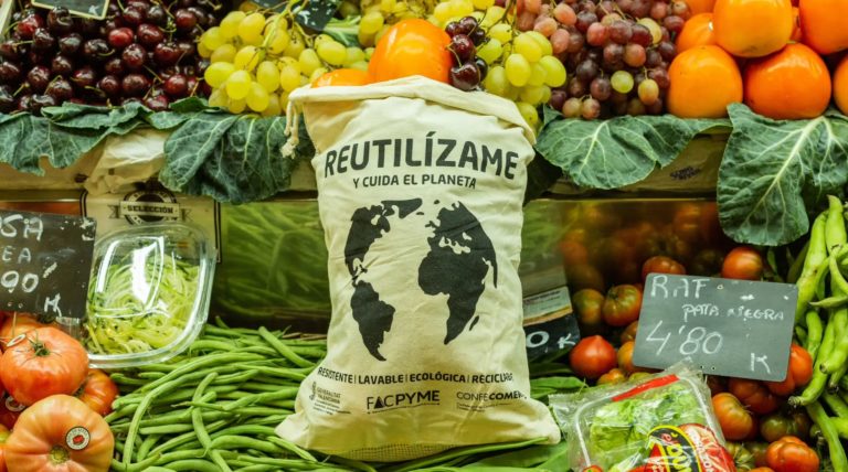 El Mercado de Abastos distribuirá bolsas de algodón reutilizables para invitar a cambiar el plástico por telas o envases reciclables