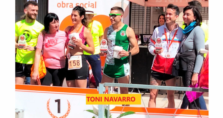 El atleta Toni Navarro del Club Atlética Novelda Carmencita gana la carrera ‘Yo dono vida’