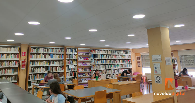 La Biblioteca municipal cuenta con nueva iluminación en el aula de estudios y la biblioteca de adultos