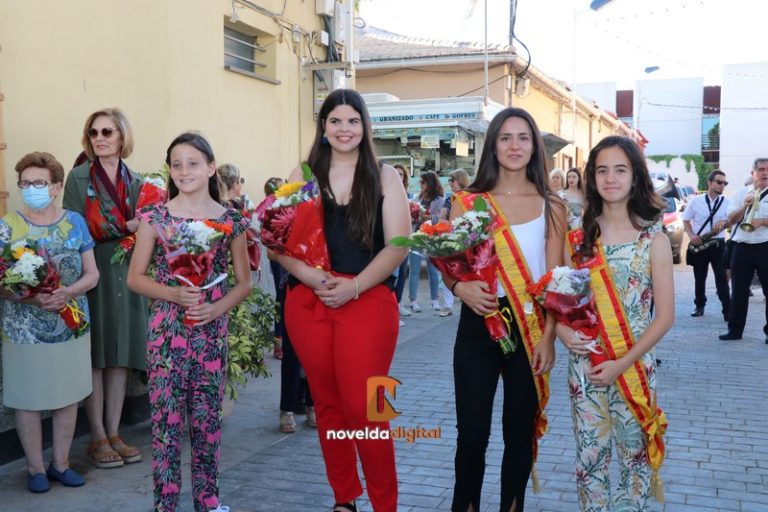 Ofrenda de flores a San Pascual Bailón barrio La Estación