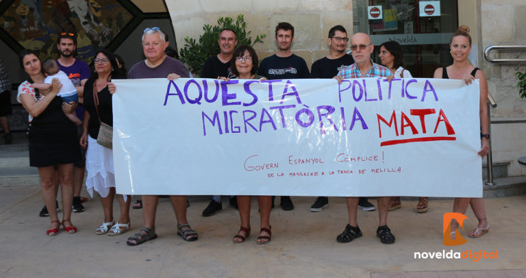Concentración en la Plaza Vieja contra la actuación del Gobierno de España en el paso fronterizo de Melilla