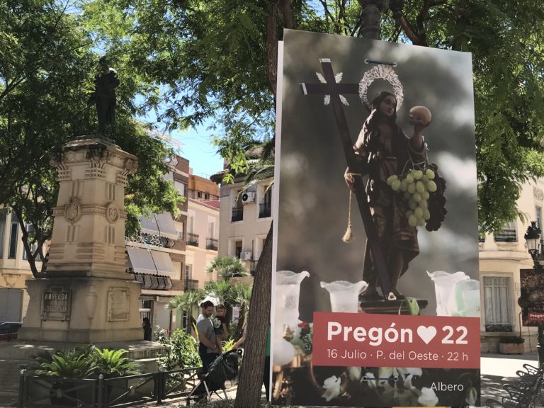Una exposición urbana de fotos sobre las fiestas anuncian el Pregón 2022