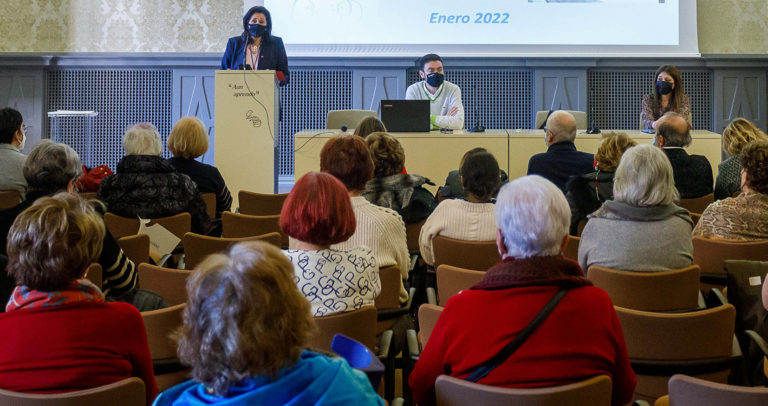 El Consell impulsa actividades de formación para personas mayores de 55 años en las cinco universidades públicas valencianas