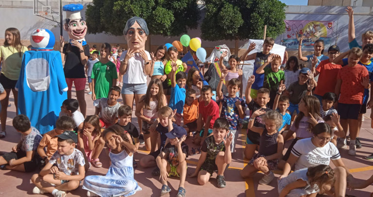 La Escuela de verano del Colegio Oratorio Festivo celebra las Hogueras de San Juan