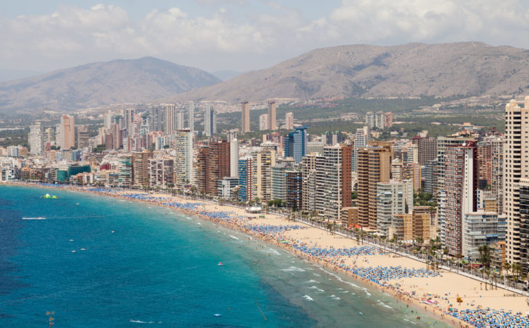 Los hoteles del litoral de la Comunitat Valenciana parten con una previsión del 81,7% para el mes de agosto