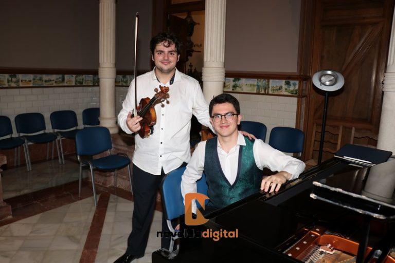 Recital de piano y violín interpretado por Carlos R. Martínez y Carlos Santo