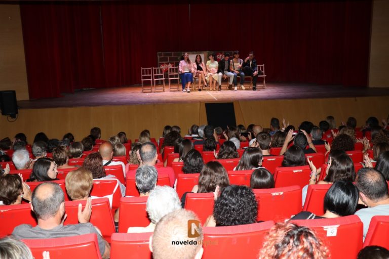 El Centro Cívico llena su auditorio para disfrutar del musical Grease unidos siempre