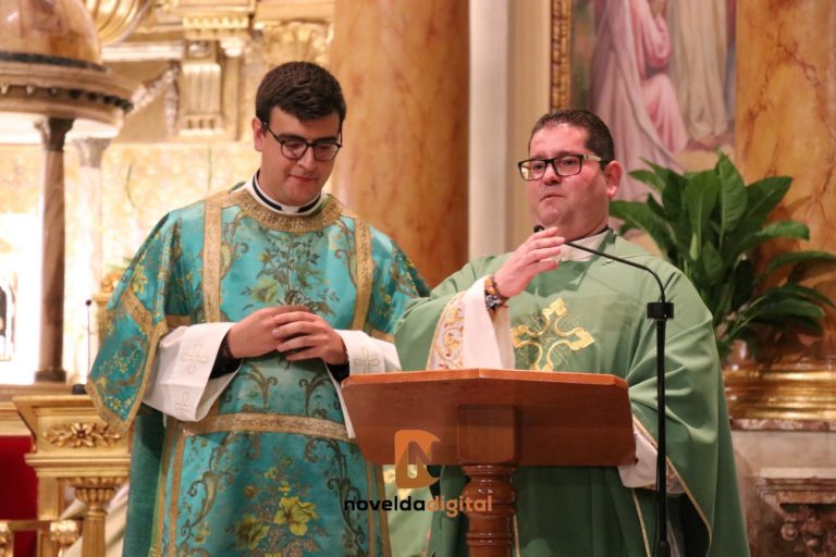 Firma de confirmación y misa de bienvenida a los nuevos párrocos Eduardo Lorenzo y Carlos García (I)