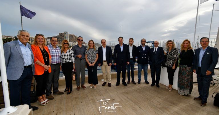Mas de 60 empresas alicantinas muestran su interés por potenciar la actividad del Puerto de Alicante