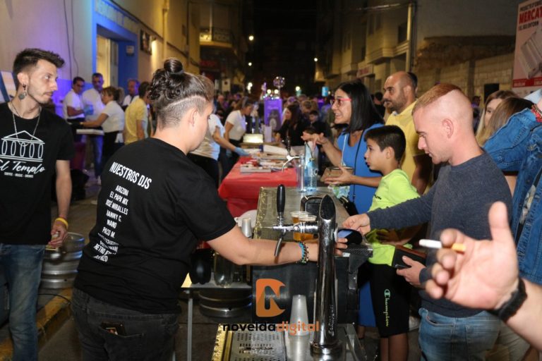 90 establecimientos animaron las calles de Novelda en la Nit Oberta