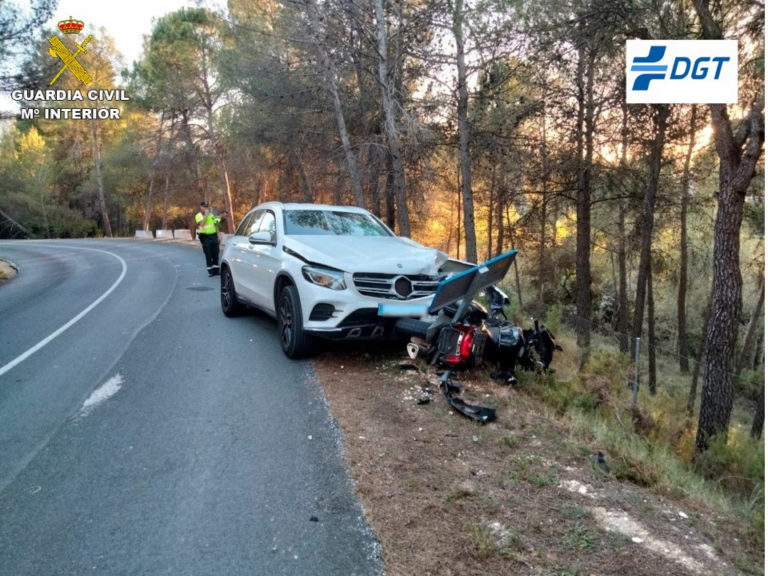La Guardia Civil detiene a la conductora de un vehículo que causó la muerte a un motorista y lesiones a su acompañante en Alcoy