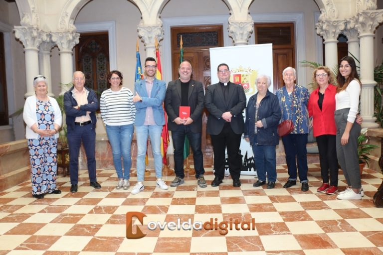 El Ayuntamiento de Novelda amplía 2.000 euros su convenio de colaboración con Cáritas
