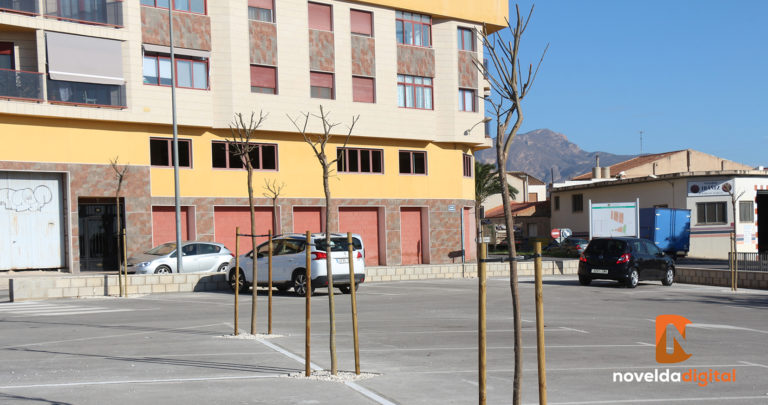 Medio Ambiente reforesta el parking del polígono Santa Fe