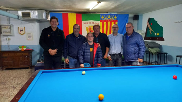 El Club Billar Novelda sigue sumando y recibe la visita del concejal de Deportes, Carlos Vizcaíno