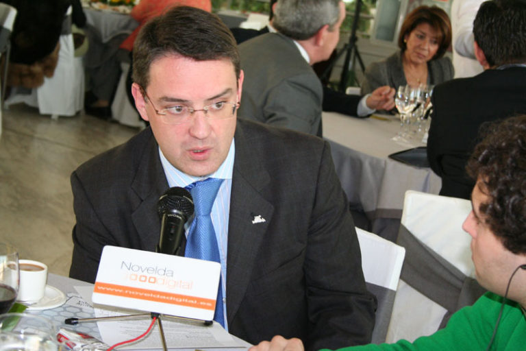 José Rafael Sáez: “Gracias a que somos capaces de atraer al inversor privado, Novelda va a contar con un moderno complejo deportivo”