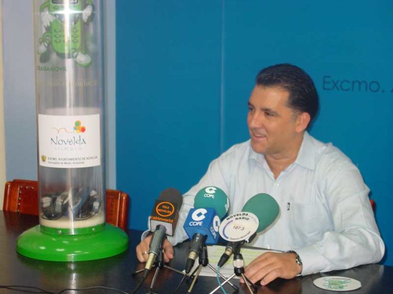 La Concejalía de Medio Ambiente presenta la campaña de recogida de móviles antiguos “Tragamovil” y la campaña de repoblación forestal municipal 2007